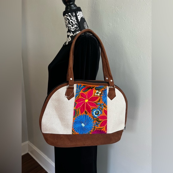 Handcrafted embroidered Floral Purse - Picture 5 of 11